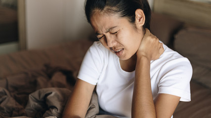 Obraz na płótnie Canvas Young asian woman has neck pain, Concept of health problems