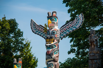 
Des totems indiens dans le parc Stanley à Vancouver, Canada.