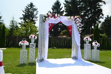 Fototapeta premium Wedding visiting ceremony with sequin fabric and floristry