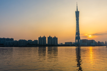 Obraz premium GUANGZHOU, CHINA, 18 NOVEMBER 2019: Cityscape with the Canton Tower on sunset
