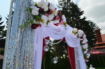Wedding visiting ceremony with sequin fabric and floristry