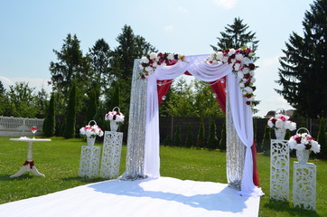 Wedding visiting ceremony with sequin fabric and floristry