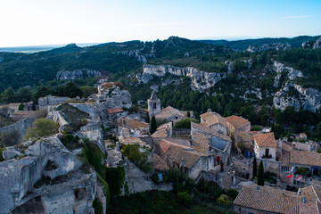 Fototapeta na wymiar vue sur le village des Baux-de-Provence