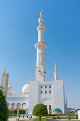 Fototapeta na wymiar Grand Mosque Architecture in Abu Dhabi, United Arab Emirates. Sunny Day and detail.