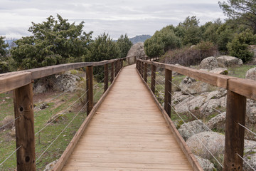 Fototapeta na wymiar Hiking routes through the Iruelas Valley (Sierra de Gredos) next to the river. Avila (Spain)