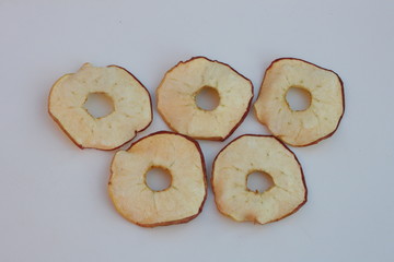 Olympische  Ringe aus Apfelscheiben. Apfelchips. Apfelscheiben.