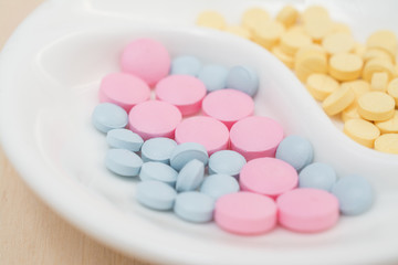 Obraz na płótnie Canvas drugs in tablets close up