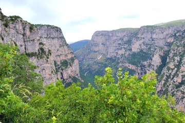 Fototapeta premium Beautiful view of Vikos Gorge seen from Oxya Viewpoint in the park national of Vikos-Aoos