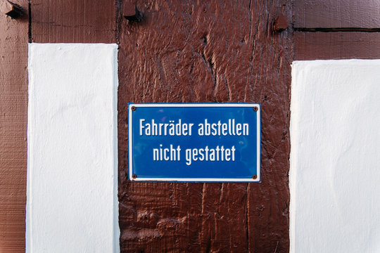 Schild Fahrr&auml;der abstellen nicht gestattet