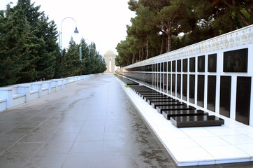 People and The tourists visiting Alley of Martyrs on anniversary of 20th January tragedy when Soviet Army attacked Baku in 1990, killing 137 people, wounding 744 . Azerbaijan, Baku: 13.11.2014 .