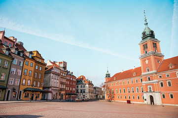 Fototapeta na wymiar Royal Castle in Warsaw, Poland. Old colorful houses in the old town of Warsaw on a sunny.