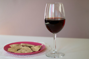 wine, unleavened bread, goblet, lord's supper, wineglass, cabernet, merlot, fresh, background, ruby, celebration, taste, vintage, beverage, glass, space, liquid, winery, old, shine, transparent, black