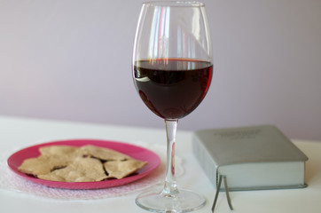 wine, unleavened bread, goblet, lord's supper, wineglass, cabernet, merlot, fresh, background, ruby, celebration, taste, vintage, beverage, glass, space, liquid, winery, old, shine, transparent, black