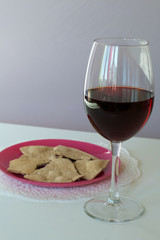 wine, unleavened bread, goblet, lord's supper, wineglass, cabernet, merlot, fresh, background, ruby, celebration, taste, vintage, beverage, glass, space, liquid, winery, old, shine, transparent, black