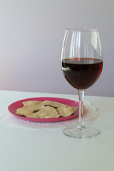 wine, unleavened bread, goblet, lord's supper, wineglass, cabernet, merlot, fresh, background, ruby, celebration, taste, vintage, beverage, glass, space, liquid, winery, old, shine, transparent, black