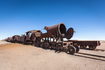 Obraz premium old train cemetery salar de uyuni Bolivian altiplano