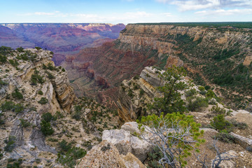 trail view point on the rim trail at the south rim of grand canyon in arizona, usa