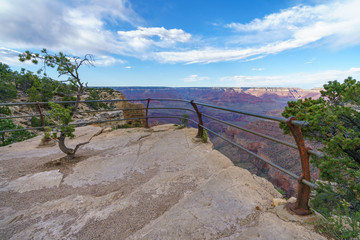trail view point on the rim trail at the south rim of grand canyon in arizona, usa