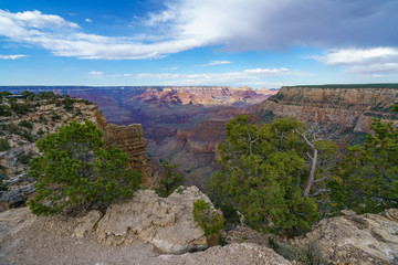 trail view point on the rim trail at the south rim of grand canyon in arizona, usa