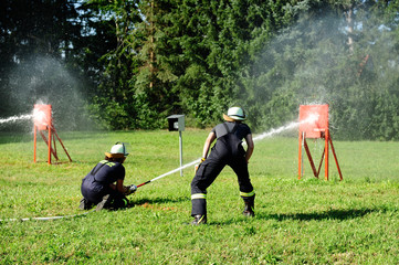 Firemans in action © maiecka