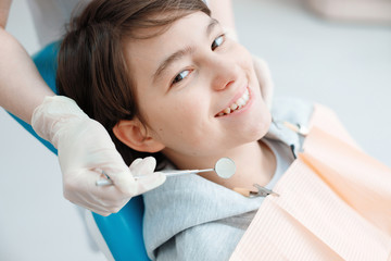 Obraz na płótnie Canvas Little boy in dental chair. Child examining dental inspection at dentist office. Healthy teeth concept.