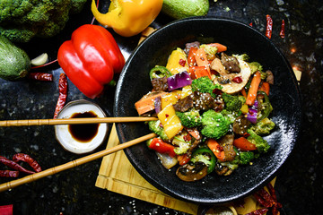 Stir fried vegetable with mushroom and beef