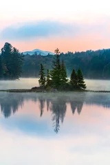 Papier Peint photo Lavable Forêt dans le brouillard Lever du soleil tôt le matin à Abanakee Lake Adirondacks
