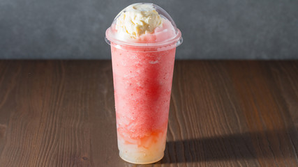 strawberry ice cream smoothie