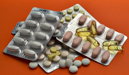 many pills scattered on the table are relevant during the covid-19 pandemic