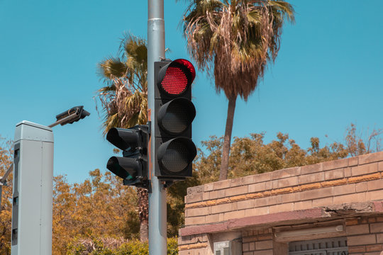 red light on treffic signal