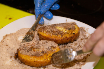 Torrijas con canela y azúcar