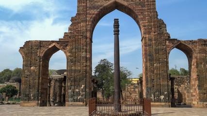 looking towards the iron pillar at qutub minar