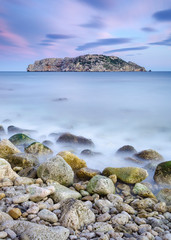 Fototapeta na wymiar Paisaje marítimo en la playa de las Islas Medes en la Costa Brava de Cataluña (España).