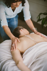 Obraz na płótnie Canvas woman getting a massage and crystal healing