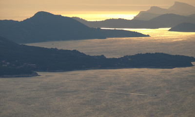Naklejka premium sunset landscape over the sea and small islands