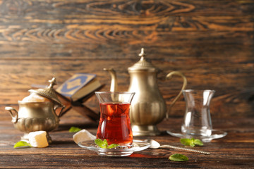 Obraz na płótnie Canvas Tasty Turkish tea on table