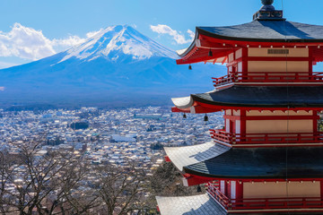 Fototapeta premium 山梨県新倉山からの富士山