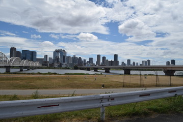 青空, 夏空, 入道雲, 晴天, 快晴, 河川敷, 川沿い, 土手, 風景, 空, 晴れ, 自然, 雲, 屋外, 川, 河川

