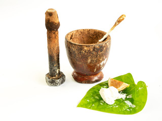 Mortar pound,  betel leaf and lime mortar mixed for eating to treat disease from the mouth.