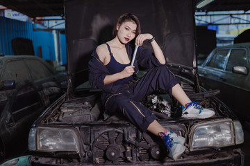 Fototapeta na wymiar mechanic girl in the garage