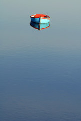 barca en el mar