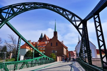 Obraz premium Ostrow Tumski in Wroclaw - the oldest part of the city with colourful, old tenement houses, lanterns, bridges and churches. Lovely place for walk.