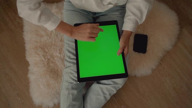 Woman scrolling through interent using tablet Chroma key