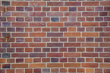 The red brick wall built in the early 1900s in Japan. This brick-built pattern is called British-laid-style in Japan.