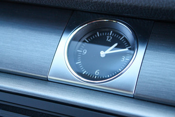 Budget vehicle clock