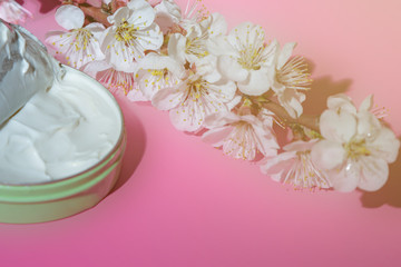 Obraz na płótnie Canvas Hand cream with white flowers