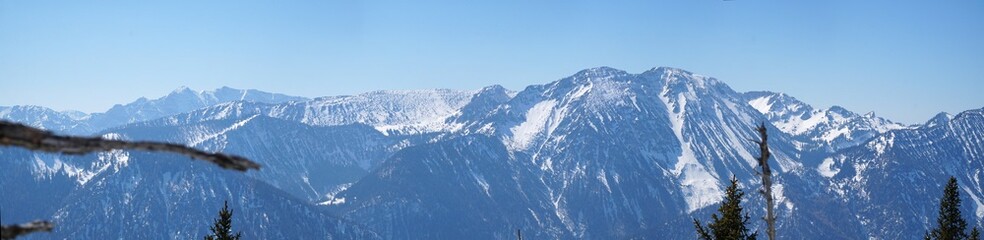 Fototapeta na wymiar Panorama am Grat der Kirchwand