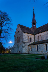 Kirche des Kloster Loccum abends bei Vollmond im April 2020