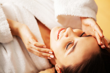 Obraz na płótnie Canvas Pretty woman getting spa treatments at beauty studio.