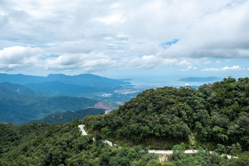 Fototapeta na wymiar View of the valley from Ba Na Hills mountain